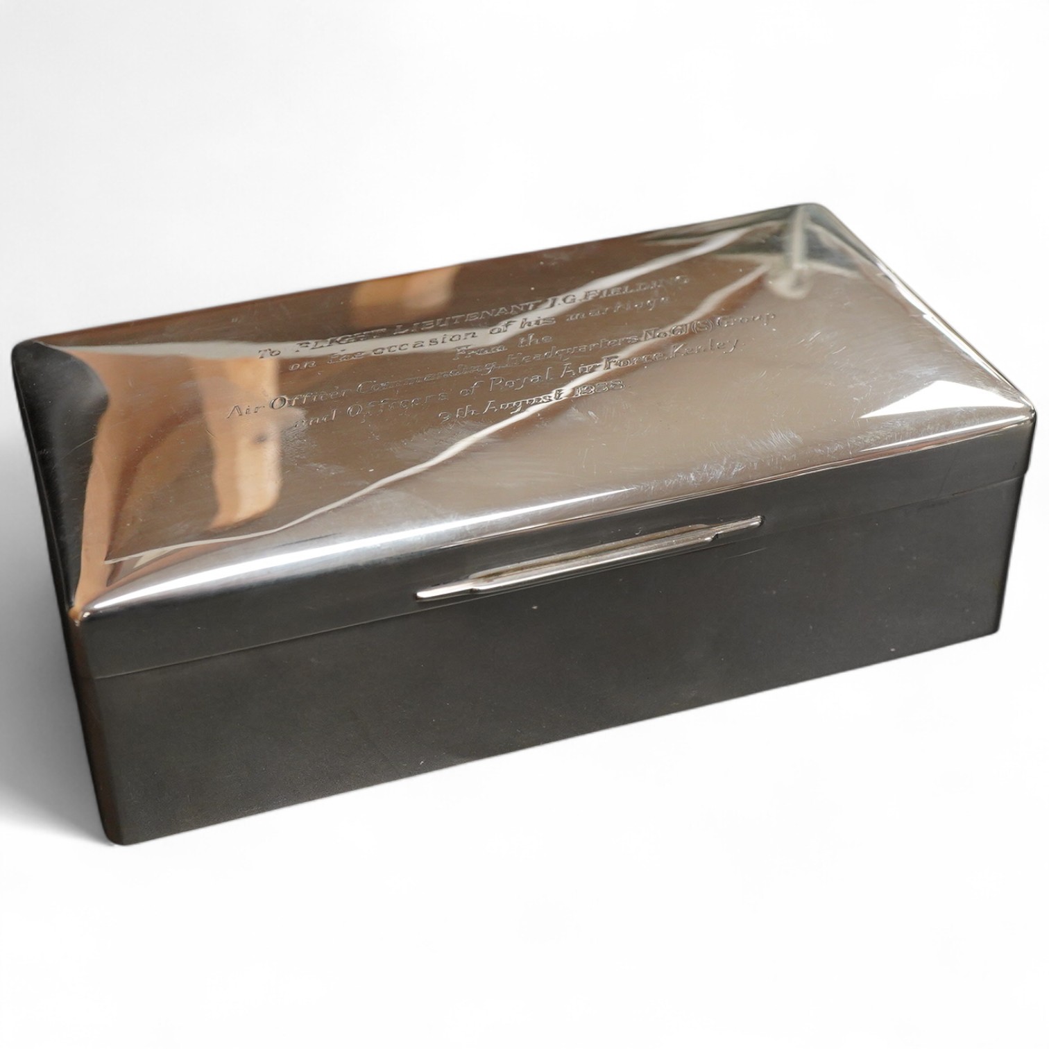 An Elizabeth II silver mounted rectangular cigarette box, with R.A.F. related engraved inscription, Sheffield, 1957, 17.7cm.